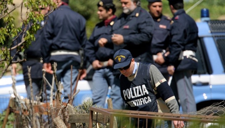 Сънародниците ни са от събота в местната казарма за снемане на отпечатъци Сънародниците ни са от събота в местната казарма за снемане на отпечатъци