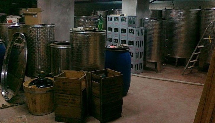 Нашенски крадци са отворили и фирми за ремонт на покриви, медни съдове и автосервизи, през които легализирали парите от задграничните си пътувания / Снимката е илюстративна Нашенски крадци са отворили и фирми за ремонт на покриви, медни съдове и автосервизи, през които легализирали парите от задграничните си пътувания / Снимката е илюстративна