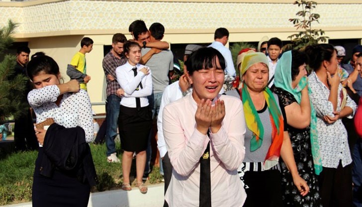 Хиляди узбекистанци изпратиха тленните останки на президента Ислам Каримов