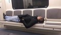 Младеж поспа в столичното метро