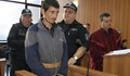 Изнасилвач на възрастни жени влезе в съда с усмивка