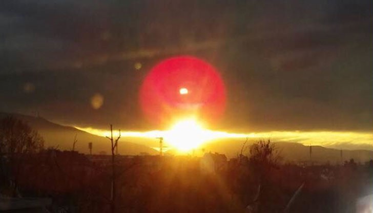 Друг не е успял да заснеме явлението, но потребители на социалните мрежи са го видели