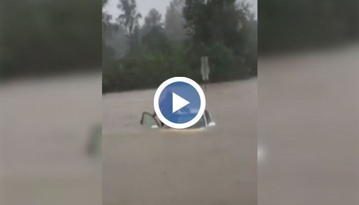 Спасителните екипи са помогнали на повече от 100 души, откакто ураганът Матю удари региона