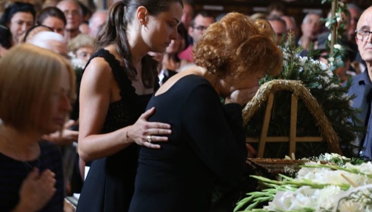 Покъртителната изповед на майката на Митко Цонев: Баща ми се самоуби, докато аз бях в съседната стая Покъртителната изповед на майката на Митко Цонев: Баща ми се самоуби, докато аз бях в съседната стая