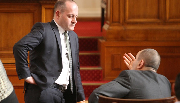 На radankanev.com под формата на игра се агитира за "унищожаване на лъжите на Радан"