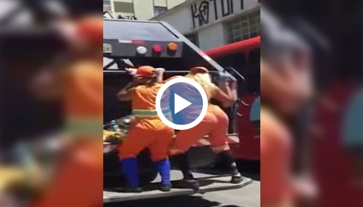 Работнички от местна фирма по чистота разнообразяват скучното ежедневие