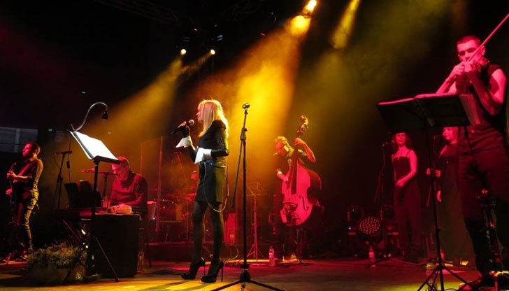 Русенци върнаха на сцената Лили Иванова за седем биса