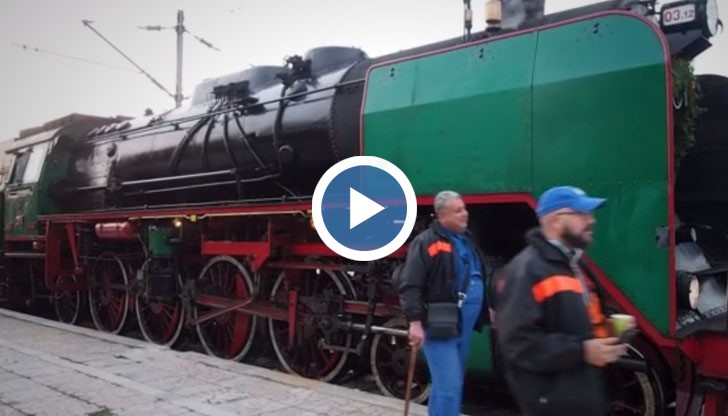 Влакът отпътува от Варна по повод 150 години от откриването на първата железопътна линия в България