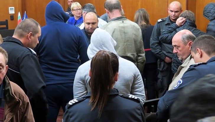 Осмината обвиняеми за фалшифицирането на 3 млн. евро в спецсъда