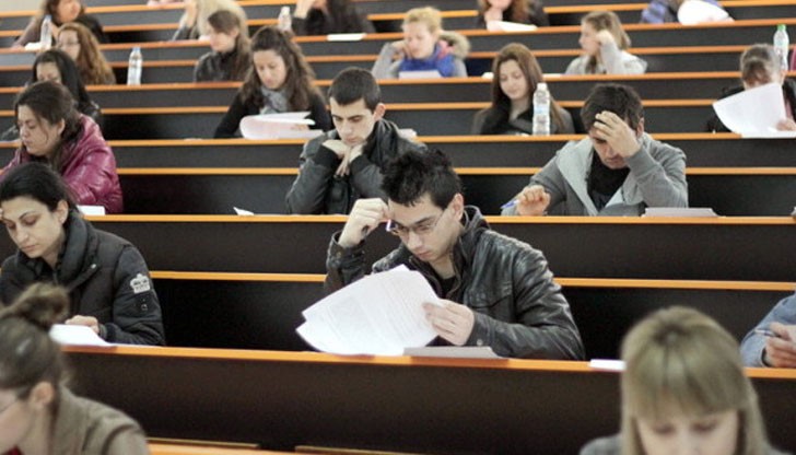 Задочното обучение по право остава в историята