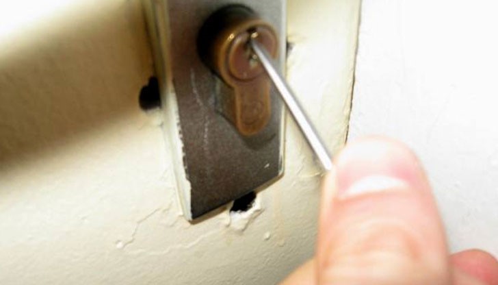 Кражбата е извършена в събота срещу неделя Кражбата е извършена в събота срещу неделя