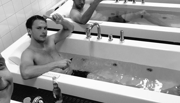 С горещи вани, бири и пици шведите разпуснаха след мача с България