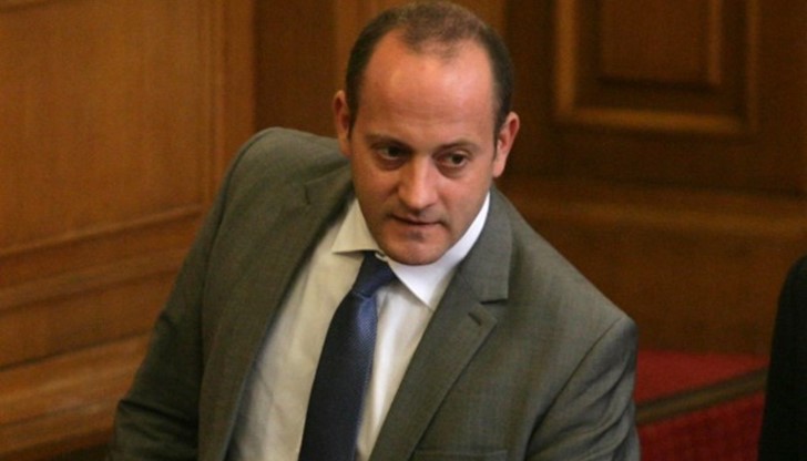 Лидерът на ДСБ отправи извинението си към зрителите, не към премиера Лидерът на ДСБ отправи извинението си към зрителите, не към премиера