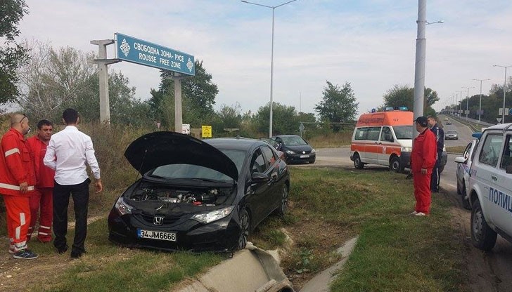 По първоначална информация, автомобилът е пътувал от гр. Мартен в посока гр. Русе По първоначална информация, автомобилът е пътувал от гр. Мартен в посока гр. Русе