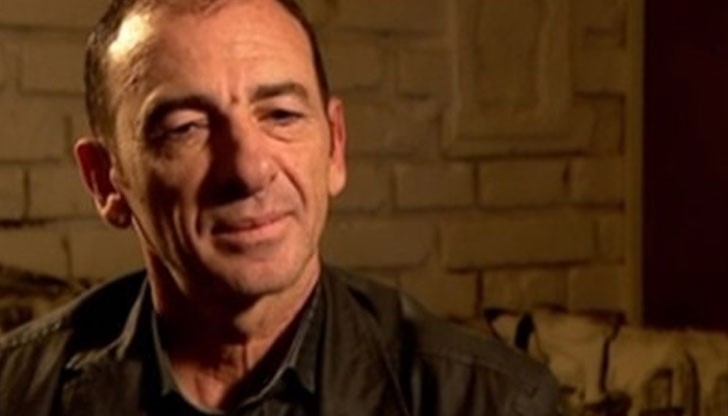 В САЩ Димитър Маринов пристига със 112 долара в джоба, с цигулка и без да знае нито дума английски В САЩ Димитър Маринов пристига със 112 долара в джоба, с цигулка и без да знае нито дума английски