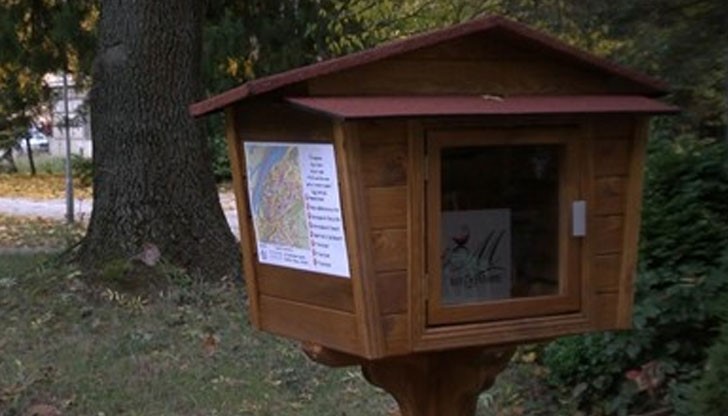 Всеки който пожелае, може да остави в къщичката някое свое старо четиво, а и да вземе друго оттам