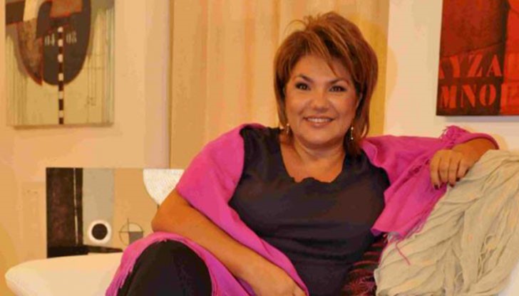 Актрисата обаче побърза да успокои феновете и приятелите си, че вече всичко е наред