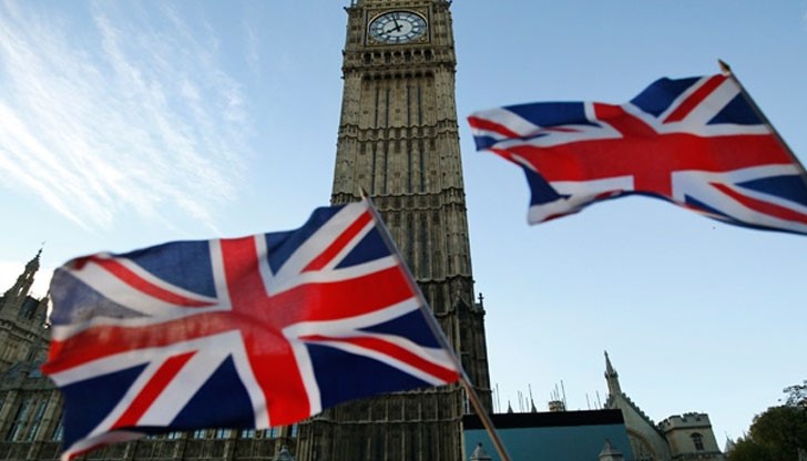 Всички граждани на ЕС, които в момента живеят във Великобритания, ще могат да останат в страната след Брекзит, твърди британският вестник „Дейли телеграф“