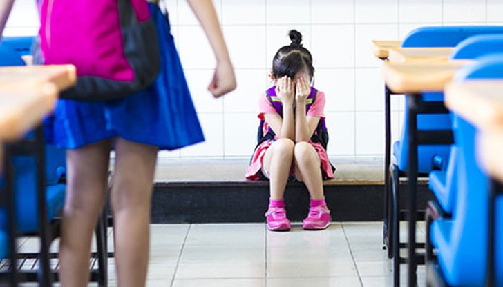 Майка ти е к * рва, а баща ти алкохолик! Майка ти е к * рва, а баща ти алкохолик!