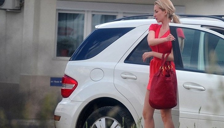 "Крадецът" е бившият й мъж, иска да я унизи публично