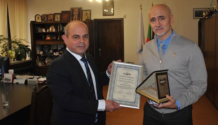 Пламен Стоилов връчи почетна грамота „Партньор на общините“ на Николай Събев