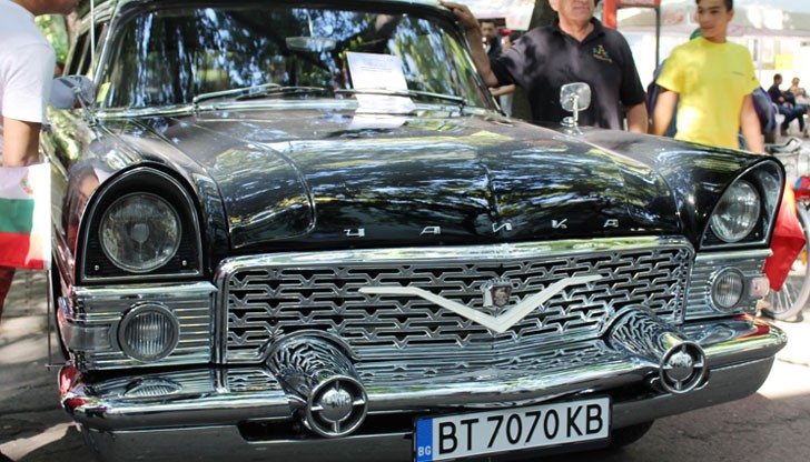 „Чайката“, подарена някога на гарда му Димитър Гръбчев от Тодор Живков беше показана на традиционния събор на ретроколите в Стара Загора „Чайката“, подарена някога на гарда му Димитър Гръбчев от Тодор Живков беше показана на традиционния събор на ретроколите в Стара Загора