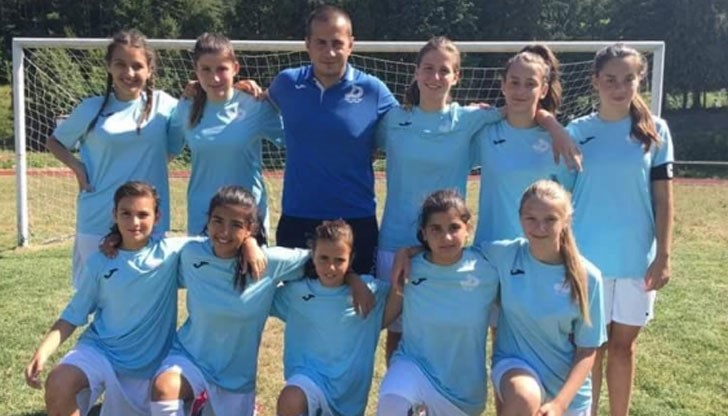 Отборът на девойките до 15 г. донесе първи шампионски трофей на възроденото преди година женско направление във ФК "Дунав"