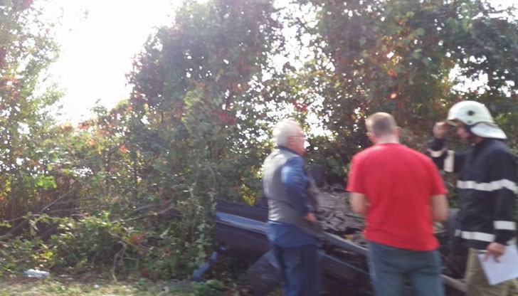 В резултат на произшествието са пострадали водачът и пътника до него В резултат на произшествието са пострадали водачът и пътника до него