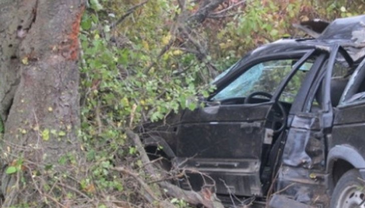 Младежът изгубва контрол над "Форд Сиера" в завой / Снимката е илюстративна Младежът изгубва контрол над "Форд Сиера" в завой / Снимката е илюстративна