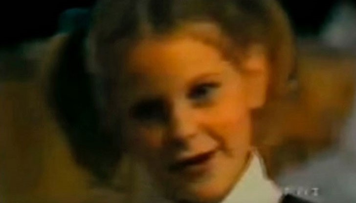 През 1984 г. 6-годишната Радослава печели награда от международния конкурс за детска песен „Златната монета“