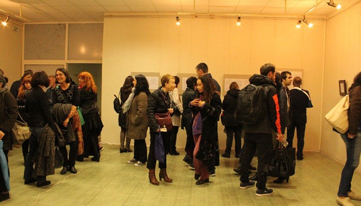 В изложбата са представени 35 литографии на Анри Матис, Андре Масон и Ханс Арп в оригинал, както и на Пабло Пикасо (копия).