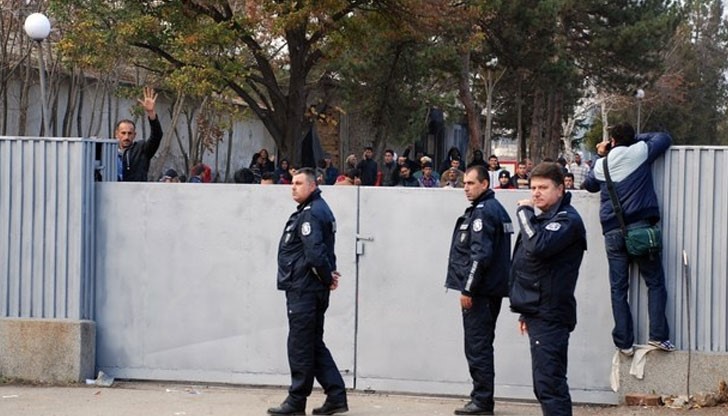 Скандалът станал на опашката за регистрация Скандалът станал на опашката за регистрация