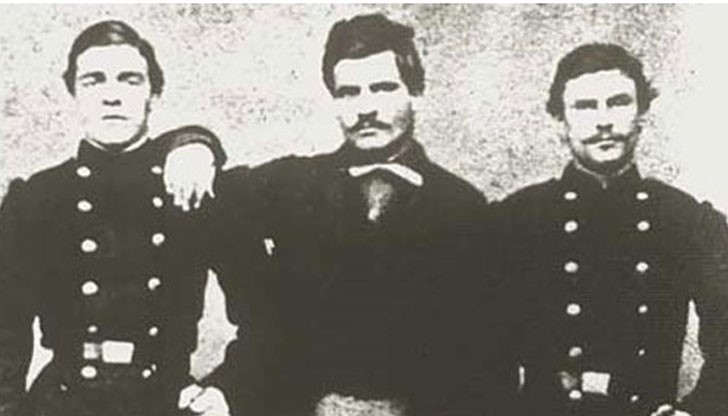 Васил Левски всъщност не е един-единствен човек. Съществува голяма вероятност и други хора да са се представяли под този псевдоним Васил Левски всъщност не е един-единствен човек. Съществува голяма вероятност и други хора да са се представяли под този псевдоним