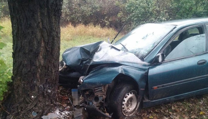 Младият шофьор управлявал "Рено"-то с висока скорост