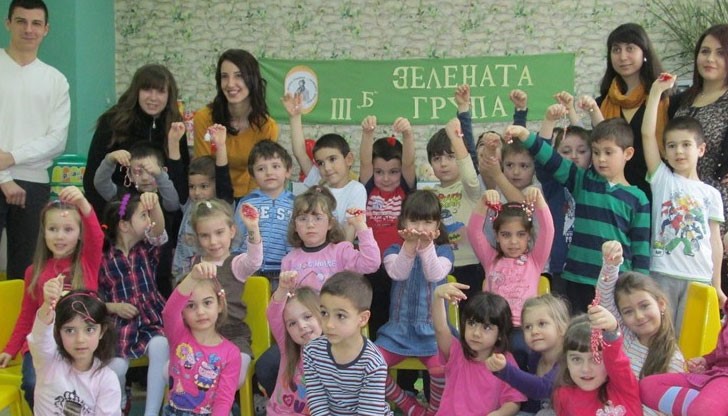 В забавните щафетни игри ще се включат и отбори от детските градини „Снежанка“, „Детелина“, „Звездица“ и ДФК „Дракончета“ В забавните щафетни игри ще се включат и отбори от детските градини „Снежанка“, „Детелина“, „Звездица“ и ДФК „Дракончета“