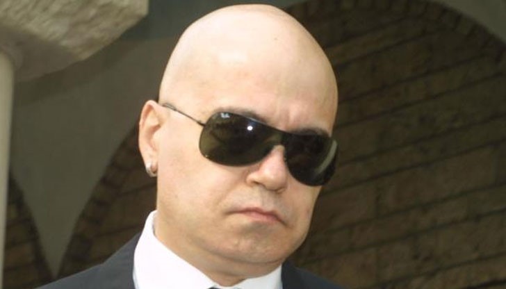 Най-високият тв водещ у нас е изпаднал в жестока депресия покрай 50-тия си рожден ден на 18 октомври