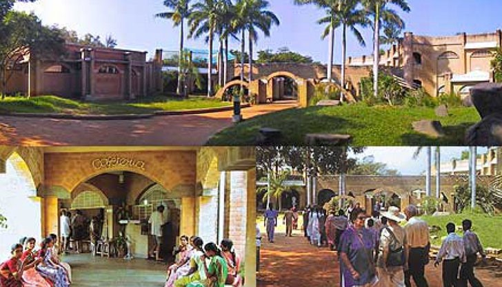 В този малък град няма коли, липсва политическа система и религия