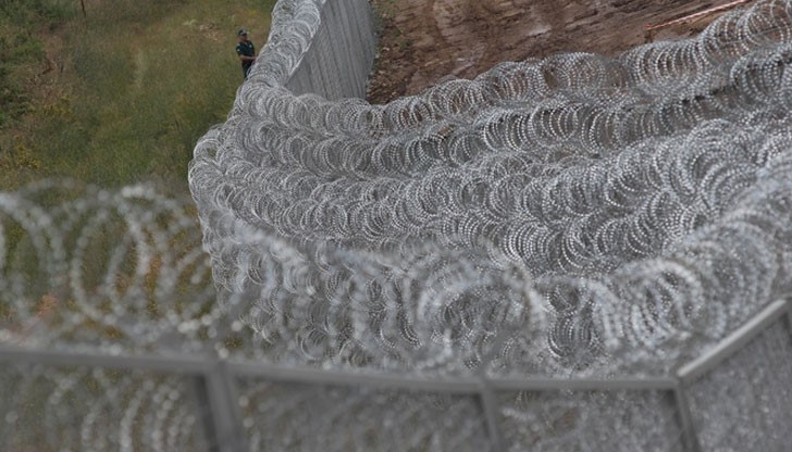 Тежко на държава, която разчита да опази суверенитета си с клуб “Трета възраст”