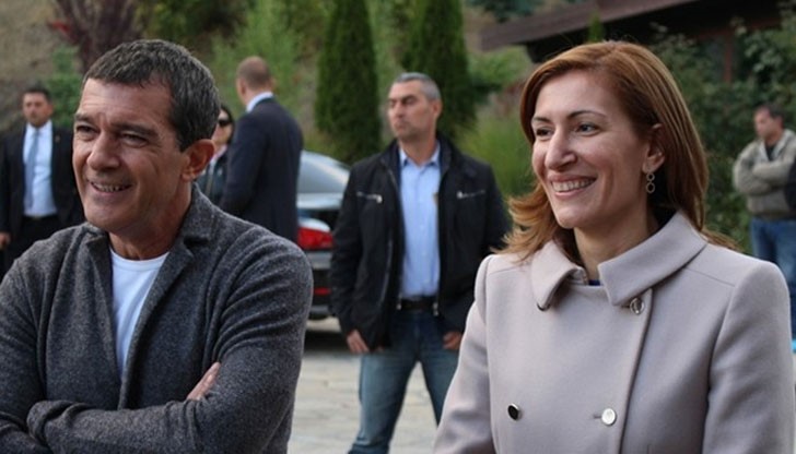 Миналата година разгледаха заедно изложба, тази година министърката отиде на снимачната площадка на новия му филм