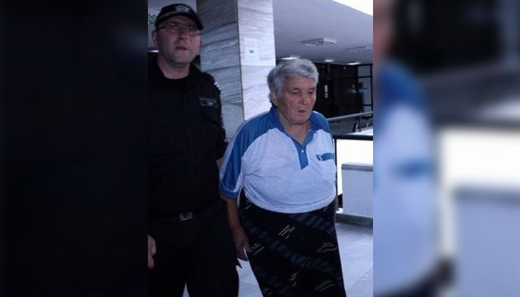76-годишната Горица Галчева трябваше да застане на подсъдимата скамейка, за да се гледа делото по реда на съкратеното съдебно следствие 76-годишната Горица Галчева трябваше да застане на подсъдимата скамейка, за да се гледа делото по реда на съкратеното съдебно следствие