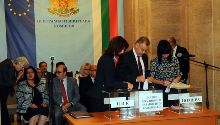 Тандемът на коалиция „Обединени патриоти- НФСБ, „Атака“ и ВМРО“ Красимир Каракачанов-Явор Нотев ще бъде №19