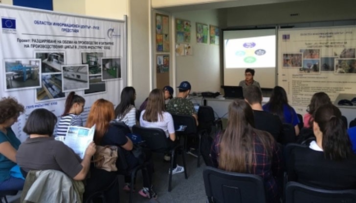 Възпитаниците на Корабната гимназия са дали предложения за име на новия катамаран