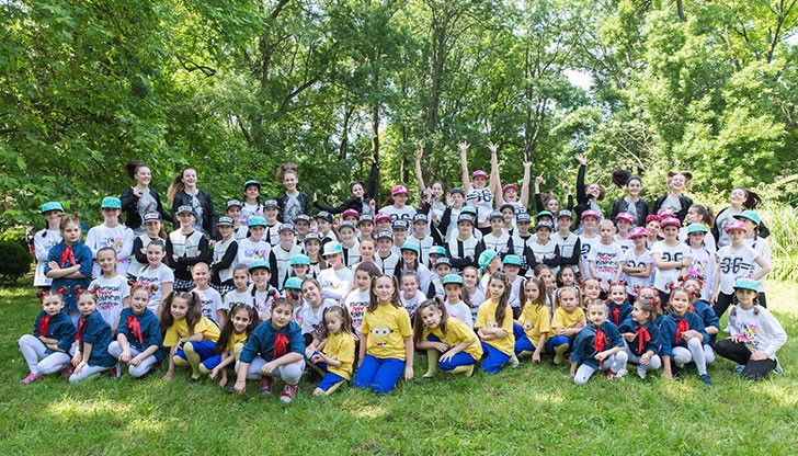 За 2016/2017 г. Центърът предлага 20 безплатни форми на обучение, които обхващат всички области на културата и изкуството За 2016/2017 г. Центърът предлага 20 безплатни форми на обучение, които обхващат всички области на културата и изкуството