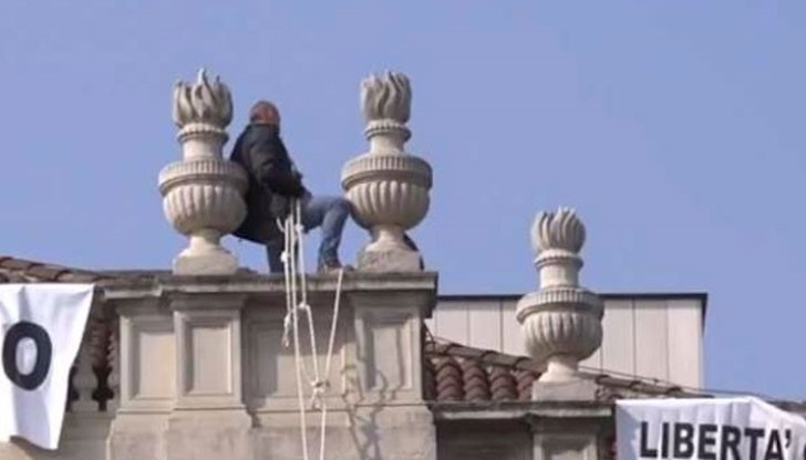 Как Мартин се е качил на покрива остава загадка Как Мартин се е качил на покрива остава загадка