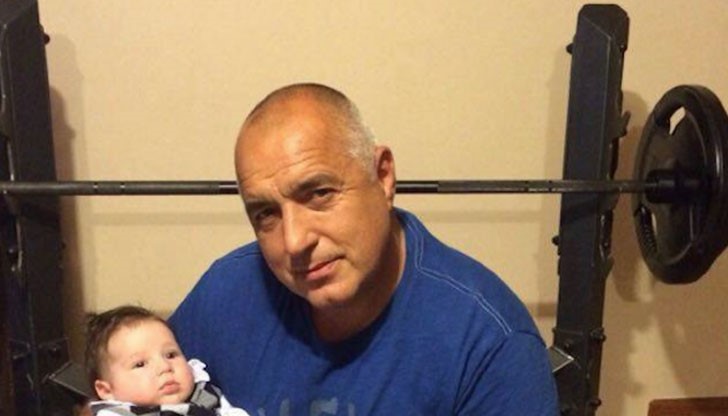 8-месечният внук на Бойко Борисов живее в къщата на дядо си в Банкя