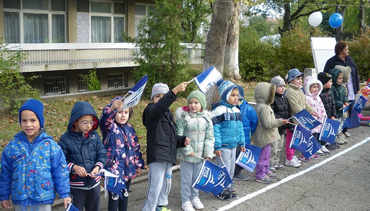 Над 100 от възпитаниците на детското заведение се включиха в надпревари с велосипеди, скейтборди и тротинетки