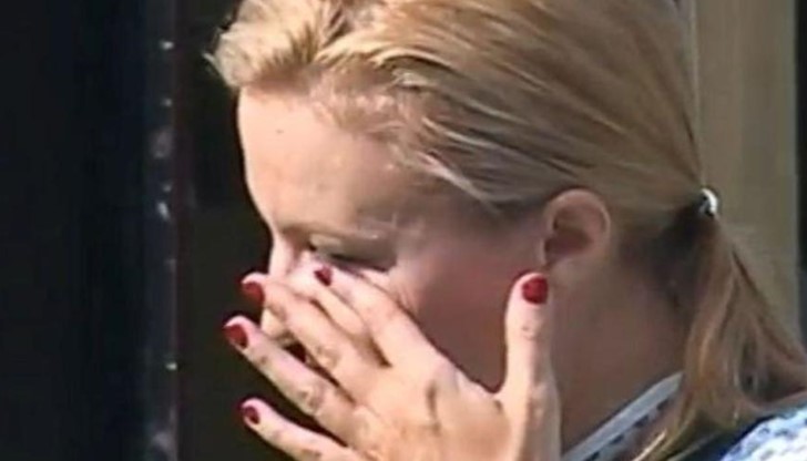 Баба почина в ръцете ми