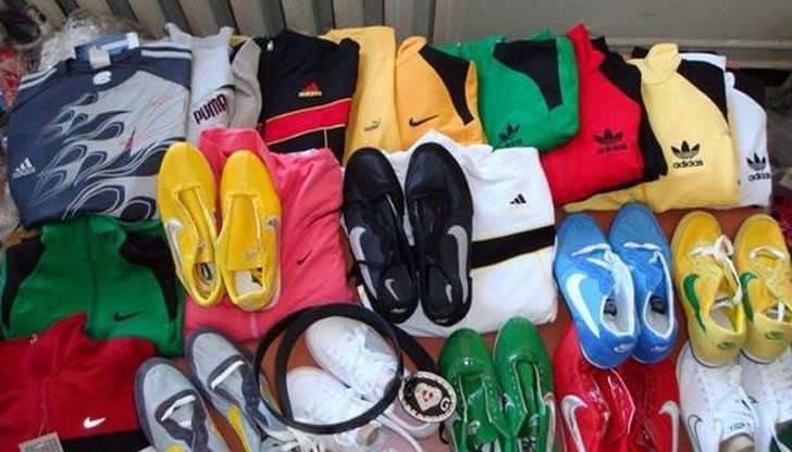 Срещу 1000 лв. отварят магазини за стоки менте, държат ги роми, имат по над 500 обекта Срещу 1000 лв. отварят магазини за стоки менте, държат ги роми, имат по над 500 обекта