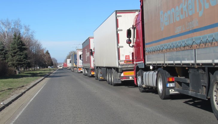 Движението по моста се спира и границата с Румъния при Русе се затваря за по 5 часа предиобед
