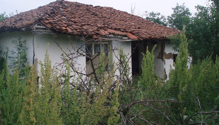 Районът е отцепен и обезопасен от служители на РУ - Труд до идване на военни експерти Районът е отцепен и обезопасен от служители на РУ - Труд до идване на военни експерти